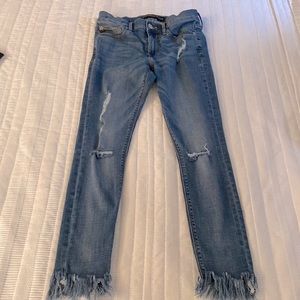 Express Jeans stretch cropped legging Mid rise size 4 with frayed bottoms